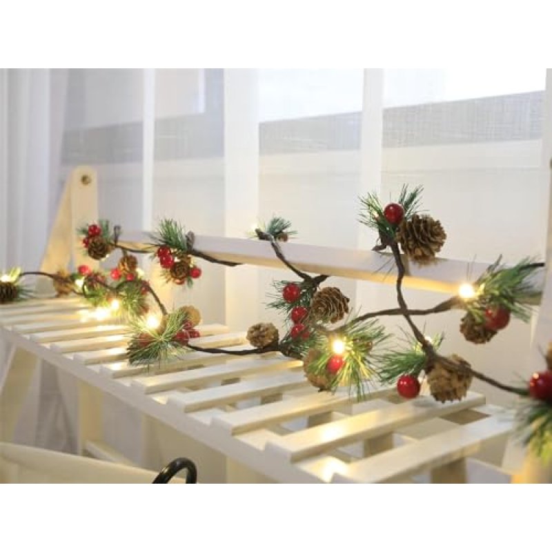 Queta Christmas Garland